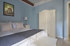 Blue Charm Florentine Apt by Oteego