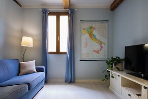 Blue Charm Florentine Apt by Oteego