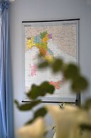 Blue Charm Florentine Apt by Oteego