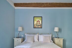 Blue Charm Florentine Apt by Oteego