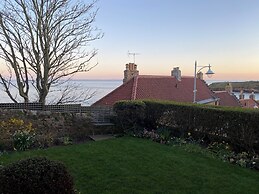 Fabulous Holiday Home by the sea in Ancient Crail