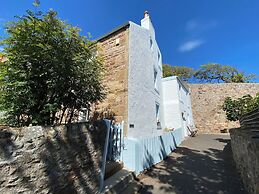 Fabulous Holiday Home by the sea in Ancient Crail