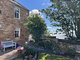 Fabulous Holiday Home by the sea in Ancient Crail