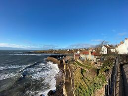 Fabulous Holiday Home by the sea in Ancient Crail