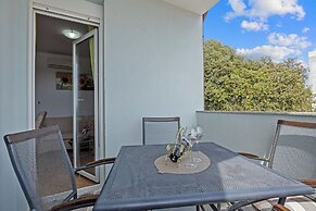 Mery's Sunny Pool Apartment