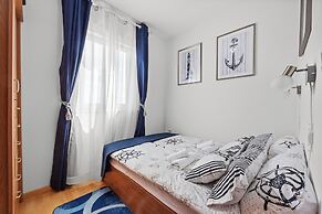 Mery's Sunny Pool Apartment