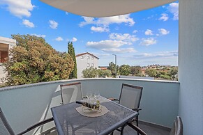 Mery's Sunny Pool Apartment