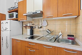 Mery's Sunny Pool Apartment