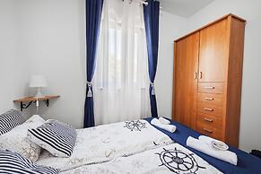 Mery's Sunny Pool Apartment