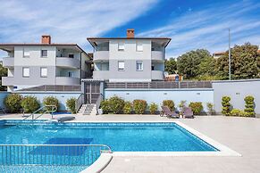 Mery's Sunny Pool Apartment