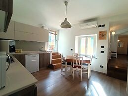 Delle Erbe The Nightlife