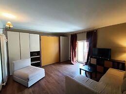 Delle Erbe The Nightlife