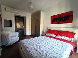 Delle Erbe The Nightlife