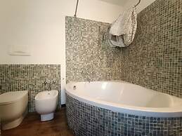 Delle Erbe The Nightlife