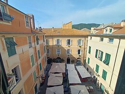 Delle Erbe The Nightlife