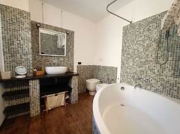 Delle Erbe The Nightlife