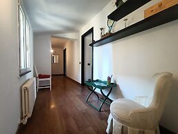 Delle Erbe The Nightlife