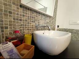 Delle Erbe The Nightlife