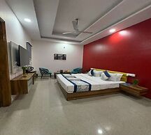 Radiant Blu Hotel