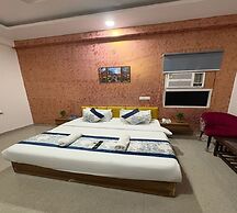 Radiant Blu Hotel
