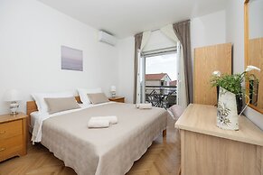 Double bed Room With Private Bathroom and Balcony