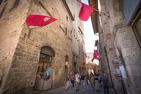 Casa Martina, Piazza Delle Erbe, San Gimignano