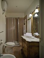 Pergola One Romantic Apt by Oteego