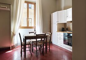 Pergola One Romantic Apt by Oteego