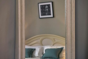 Pergola One Romantic Apt by Oteego