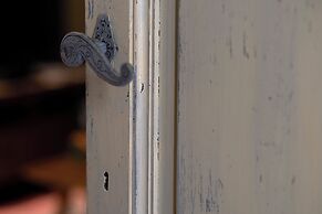 Pergola One Romantic Apt by Oteego