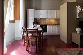 Pergola One Romantic Apt by Oteego