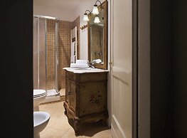 Pergola One Romantic Apt by Oteego