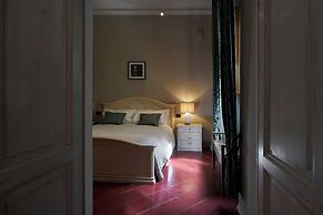 Pergola One Romantic Apt by Oteego