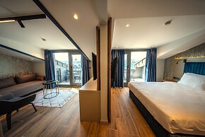 The Palm Bosphorus Hotel