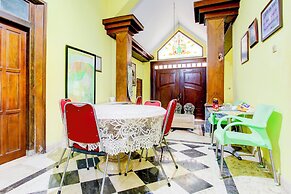 OYO 94009 Homestay Ndalem Kademangan