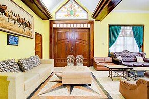 OYO 94009 Homestay Ndalem Kademangan