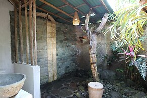 Capital O 94012 Dewa Jati House