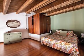 Casa Meli dietro Piazza San Domenico