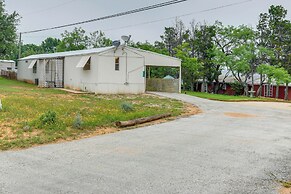 Blackwell Home w/ Enclosed Porch: Steps to Water!