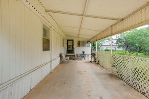 Blackwell Home w/ Enclosed Porch: Steps to Water!