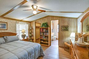 Blackwell Home w/ Enclosed Porch: Steps to Water!