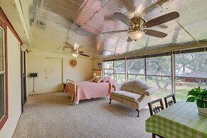 Blackwell Home w/ Enclosed Porch: Steps to Water!