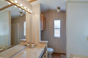 Blackwell Home w/ Enclosed Porch: Steps to Water!