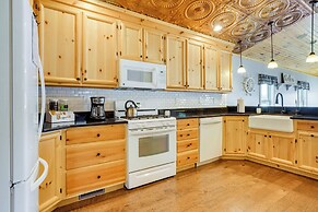 Lakefront Vacation Rental ~ 10 Mi to Shipshewana!