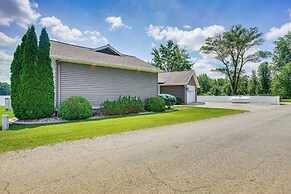 Lakefront Vacation Rental ~ 10 Mi to Shipshewana!
