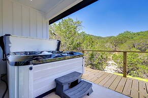 Canyon Lake Getaway: Hot Tub, 1 Mi to Boat Ramp!