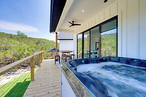 Canyon Lake Getaway: Hot Tub, 1 Mi to Boat Ramp!