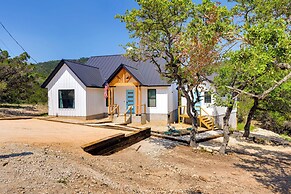 Canyon Lake Getaway: Hot Tub, 1 Mi to Boat Ramp!