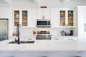 Canyon Lake Getaway: Hot Tub, 1 Mi to Boat Ramp!