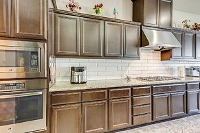 Beautiful Bakersfield Home ~ 8 Mi to Downtown!